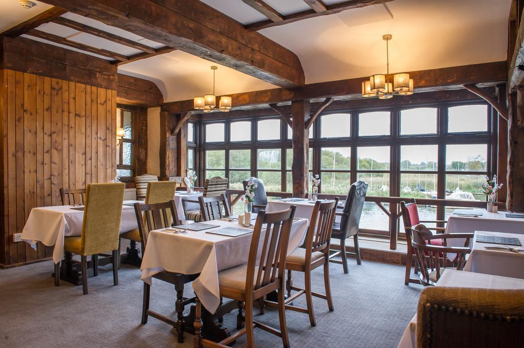 The Swan Inn By Innkeeper'S Collection Хорнинг Экстерьер фото